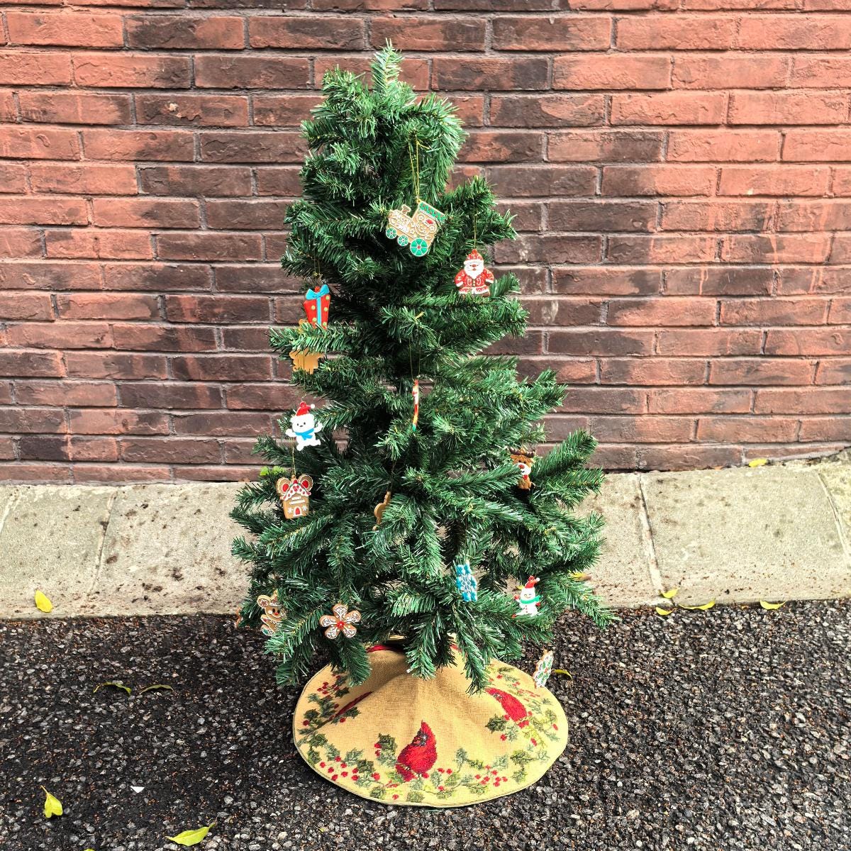 22-Inch 100% Wool Hand-Embroidered Christmas Tree Skirt – Luxury Handmade Holiday Decoration for Rustic, Farmhouse, Classic Christmas Décor